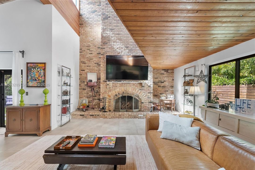 For Sale: $2,490,000 (3 beds, 2 baths, 2967 Square Feet)