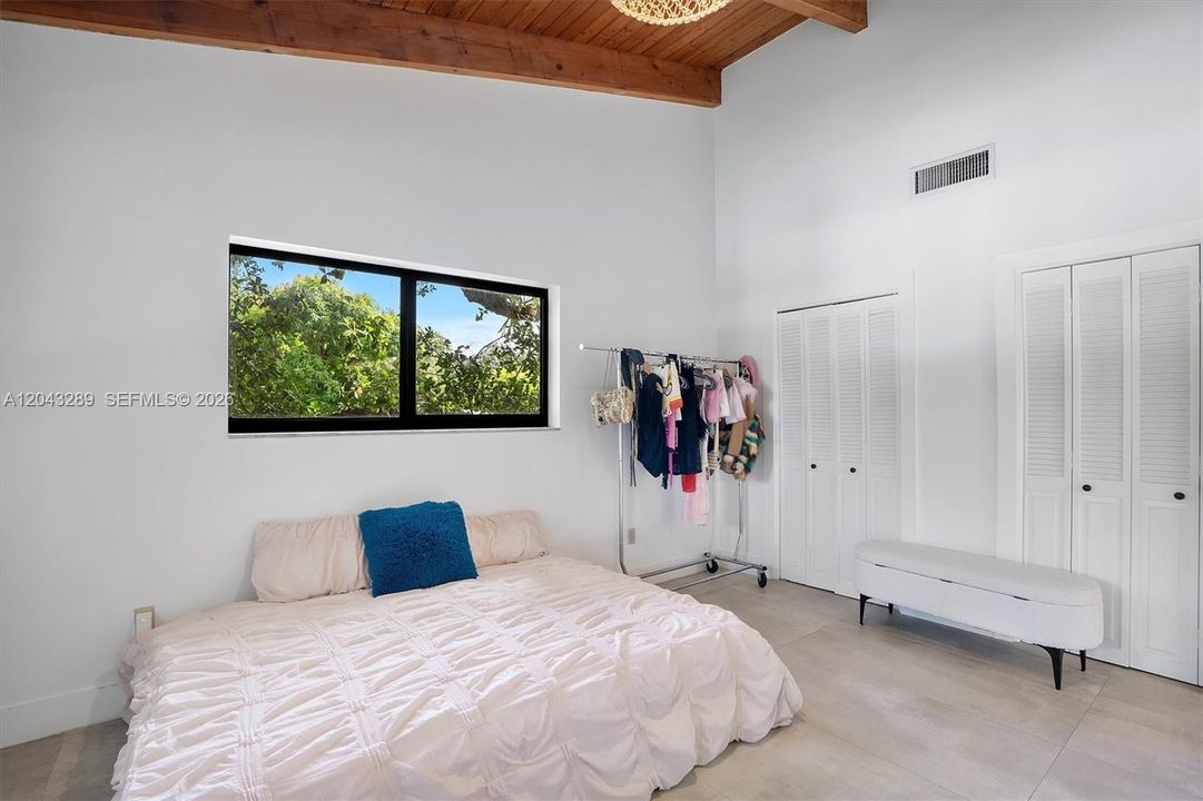 For Sale: $2,490,000 (3 beds, 2 baths, 2967 Square Feet)