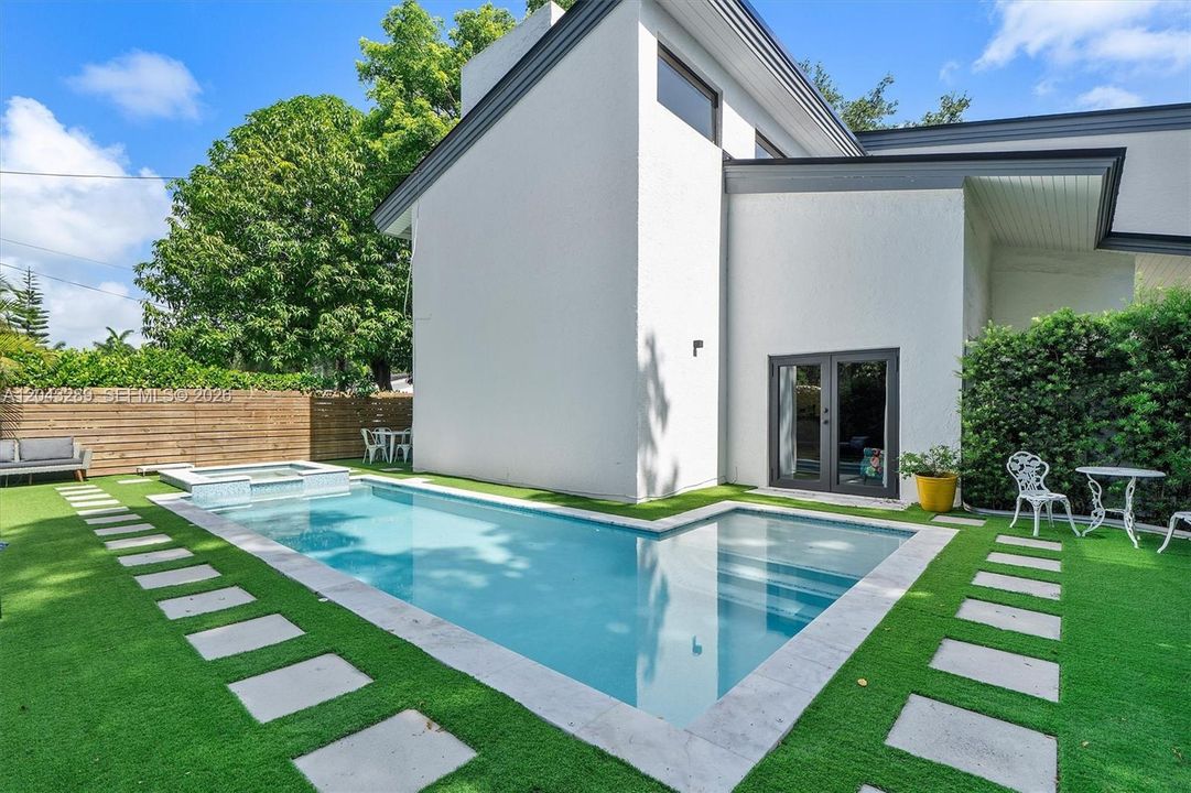 For Sale: $2,490,000 (3 beds, 2 baths, 2967 Square Feet)