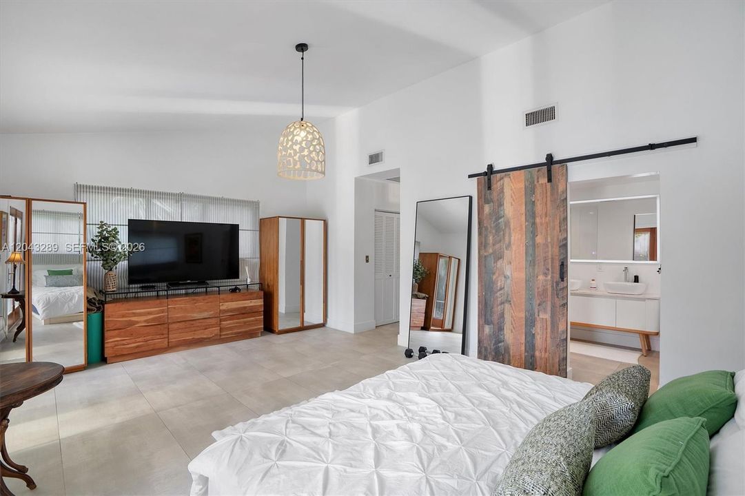 For Sale: $2,490,000 (3 beds, 2 baths, 2967 Square Feet)