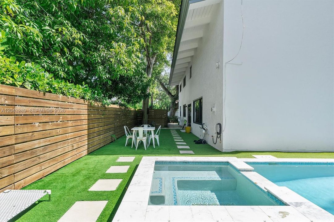 For Sale: $2,490,000 (3 beds, 2 baths, 2967 Square Feet)