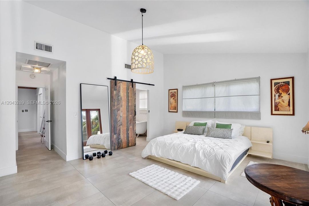 For Sale: $2,490,000 (3 beds, 2 baths, 2967 Square Feet)