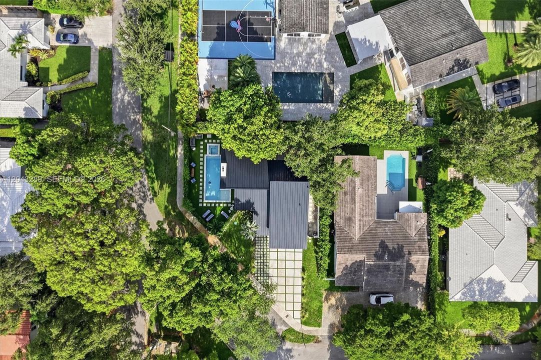 For Sale: $2,490,000 (3 beds, 2 baths, 2967 Square Feet)