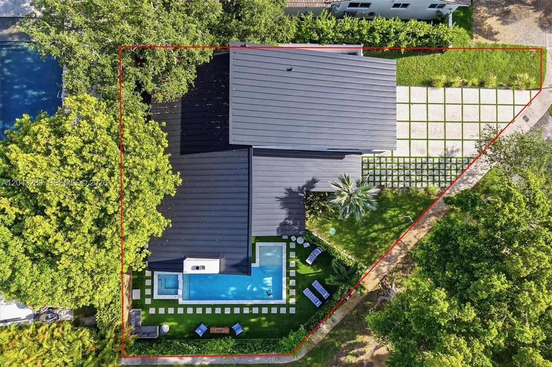 For Sale: $2,490,000 (3 beds, 2 baths, 2967 Square Feet)