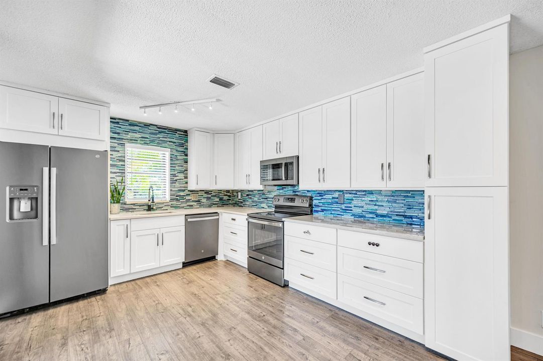 2620 NW 99TH AVE-16