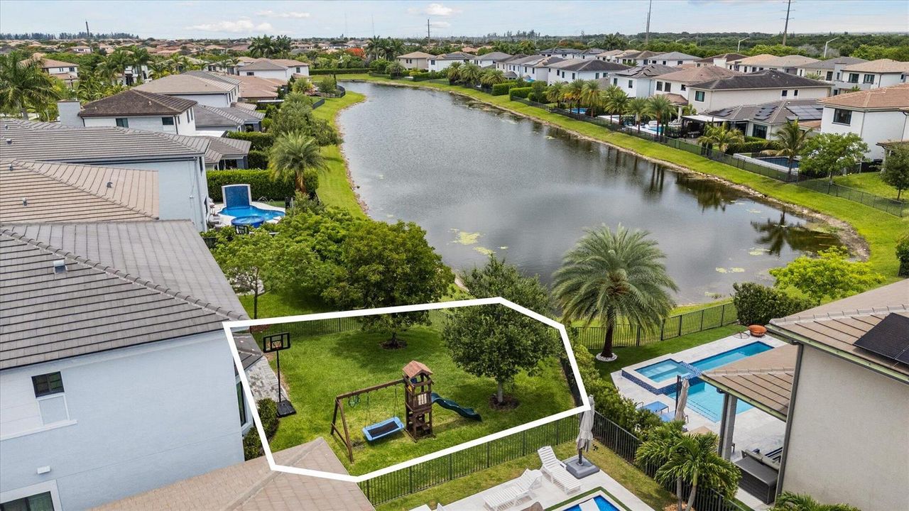 52-10765 Windward St, Parkland-52
