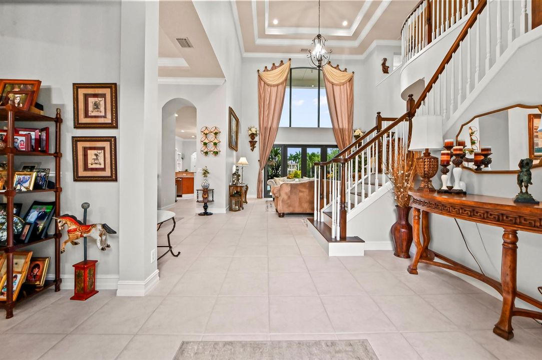 12 Foyer 01