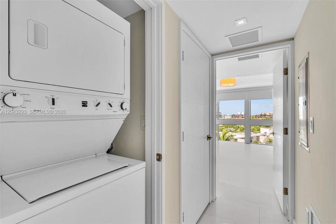 В аренду: $4,850 (2 спален, 2 ванн, 1150 Квадратных фут)