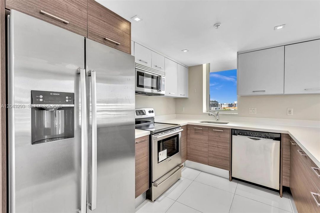 В аренду: $4,850 (2 спален, 2 ванн, 1150 Квадратных фут)