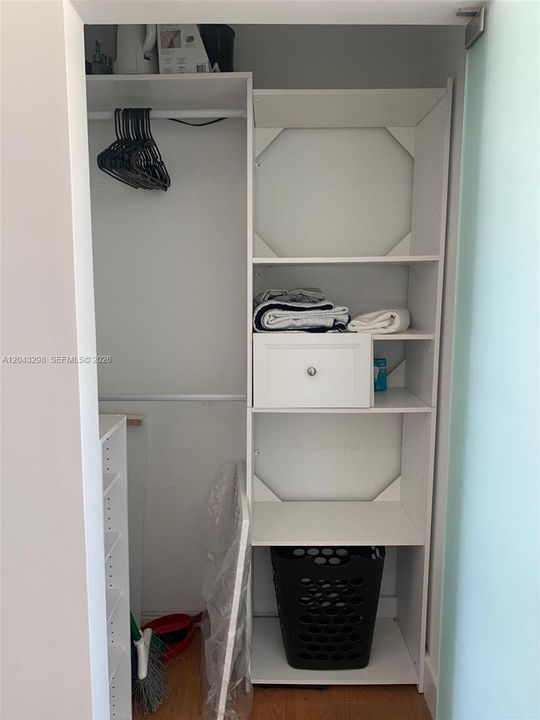 В аренду: $2,000 (0 спален, 1 ванн, 400 Квадратных фут)