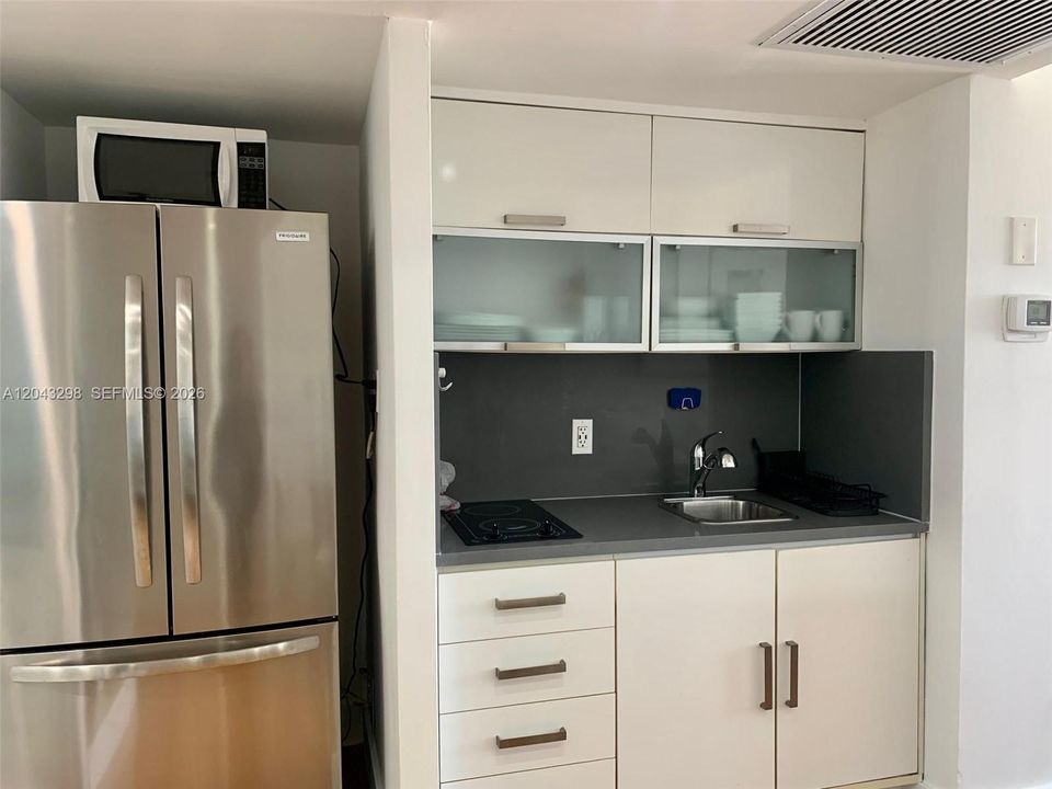 В аренду: $2,000 (0 спален, 1 ванн, 400 Квадратных фут)