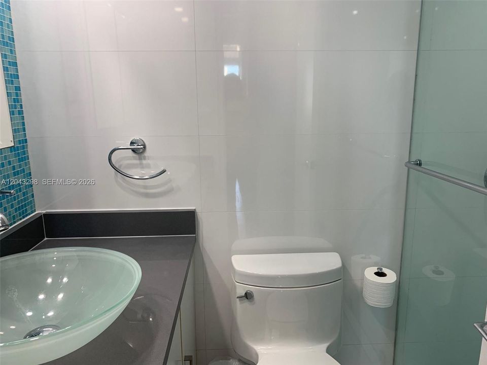 В аренду: $2,000 (0 спален, 1 ванн, 400 Квадратных фут)