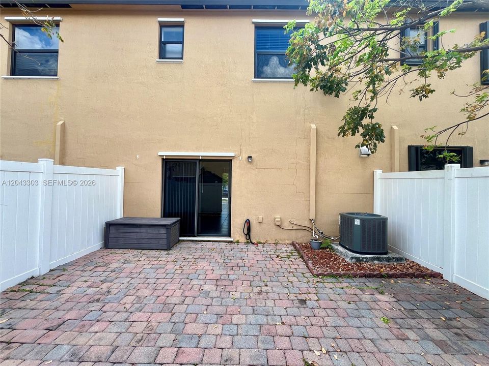 En Renta: $3,150 (3 camas, 2 baños, 1668 Pies cuadrados)