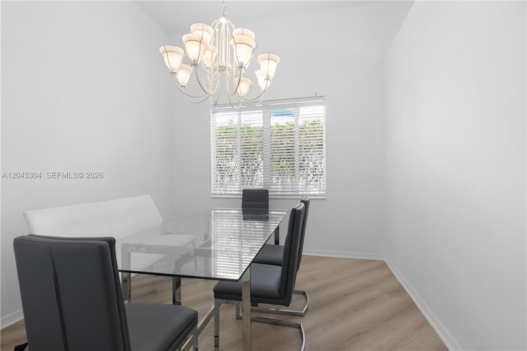 В аренду: $5,500 (4 спален, 2 ванн, 2255 Квадратных фут)