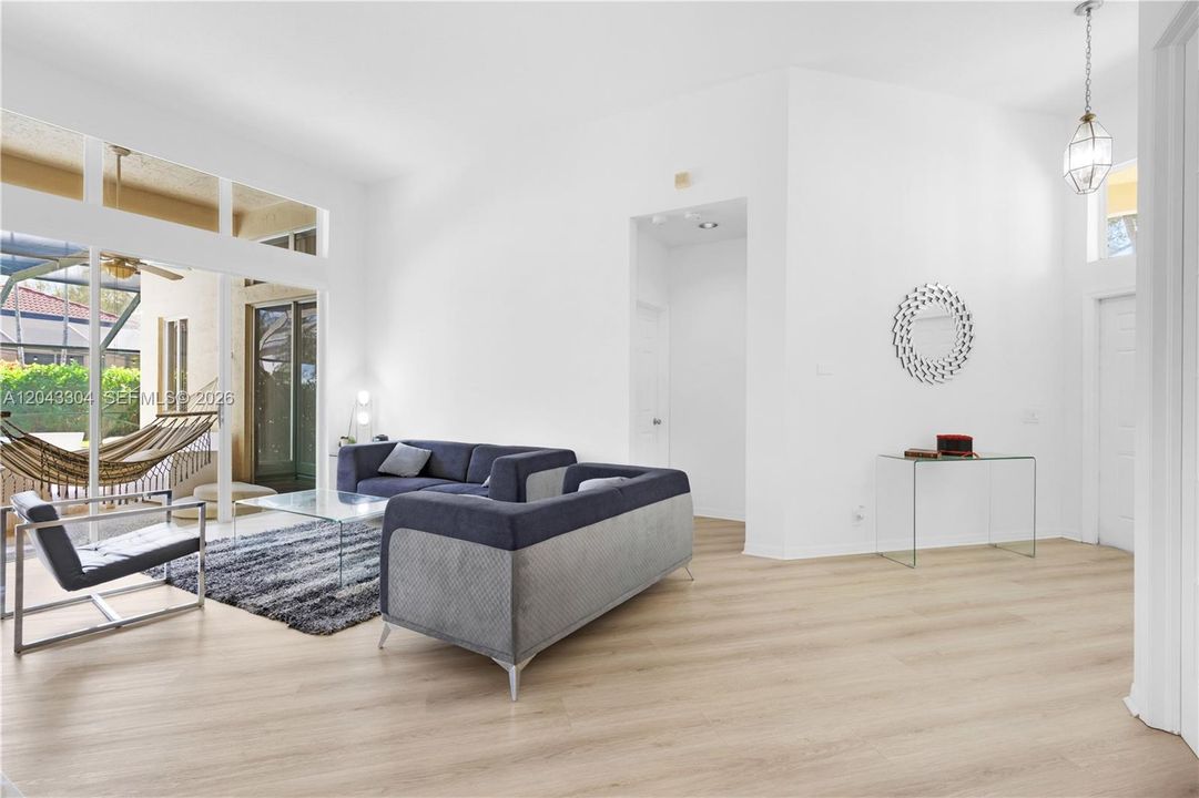 В аренду: $5,500 (4 спален, 2 ванн, 2255 Квадратных фут)