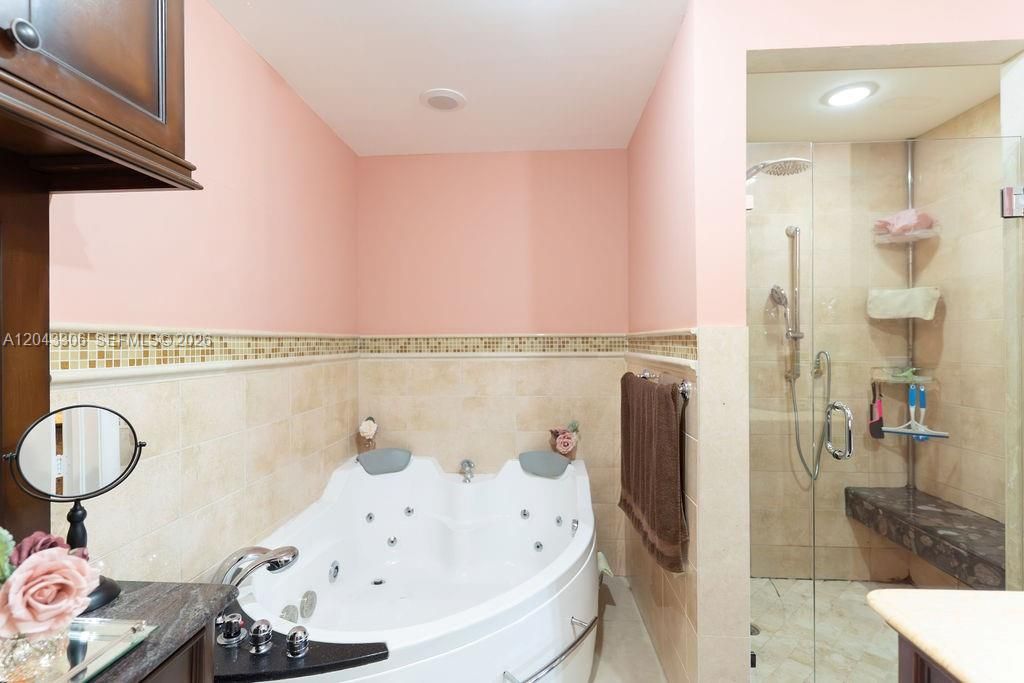En Venta: $2,700,000 (6 camas, 6 baños, 4161 Pies cuadrados)