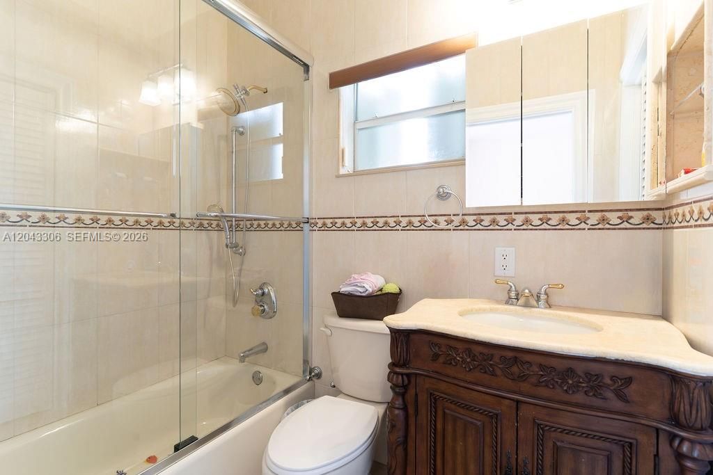 En Venta: $2,700,000 (6 camas, 6 baños, 4161 Pies cuadrados)