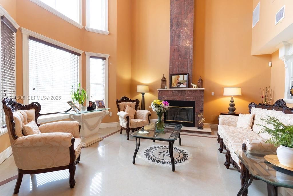En Venta: $2,700,000 (6 camas, 6 baños, 4161 Pies cuadrados)