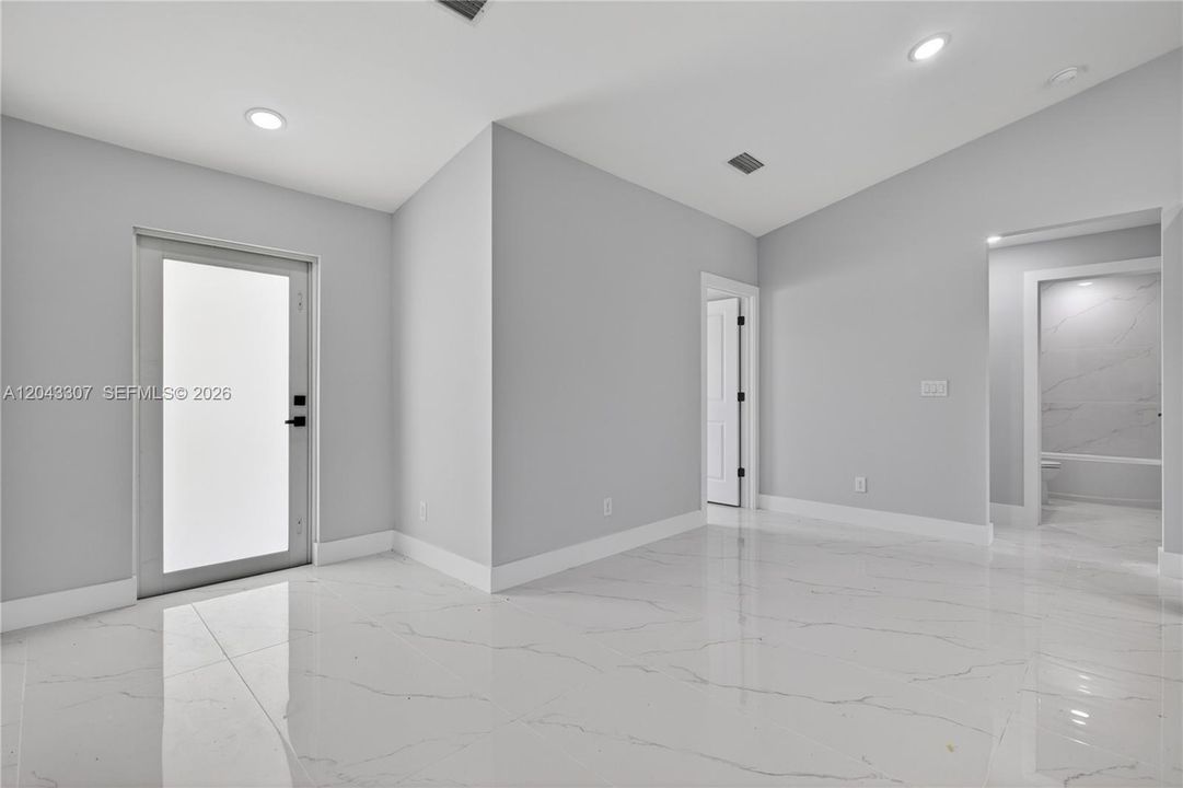 На продажу: $289,000 (4 спален, 2 ванн, 1450 Квадратных фут)