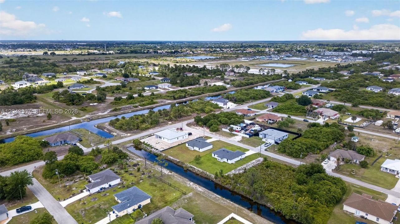 На продажу: $289,000 (4 спален, 2 ванн, 1450 Квадратных фут)