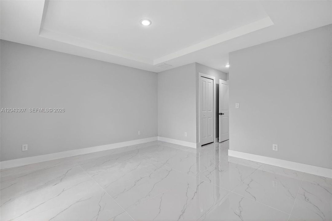 На продажу: $289,000 (4 спален, 2 ванн, 1450 Квадратных фут)