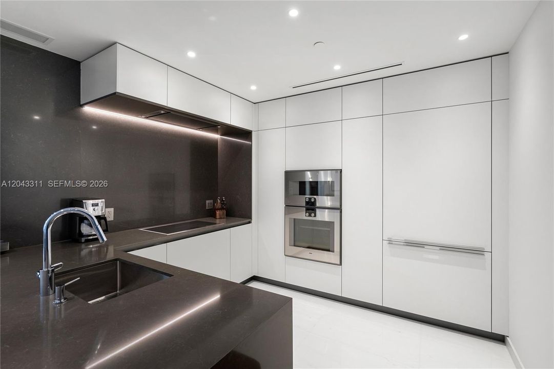 В аренду: $12,500 (2 спален, 2 ванн, 1437 Квадратных фут)