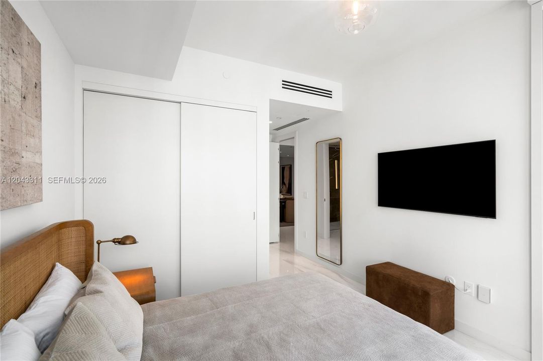 В аренду: $12,500 (2 спален, 2 ванн, 1437 Квадратных фут)