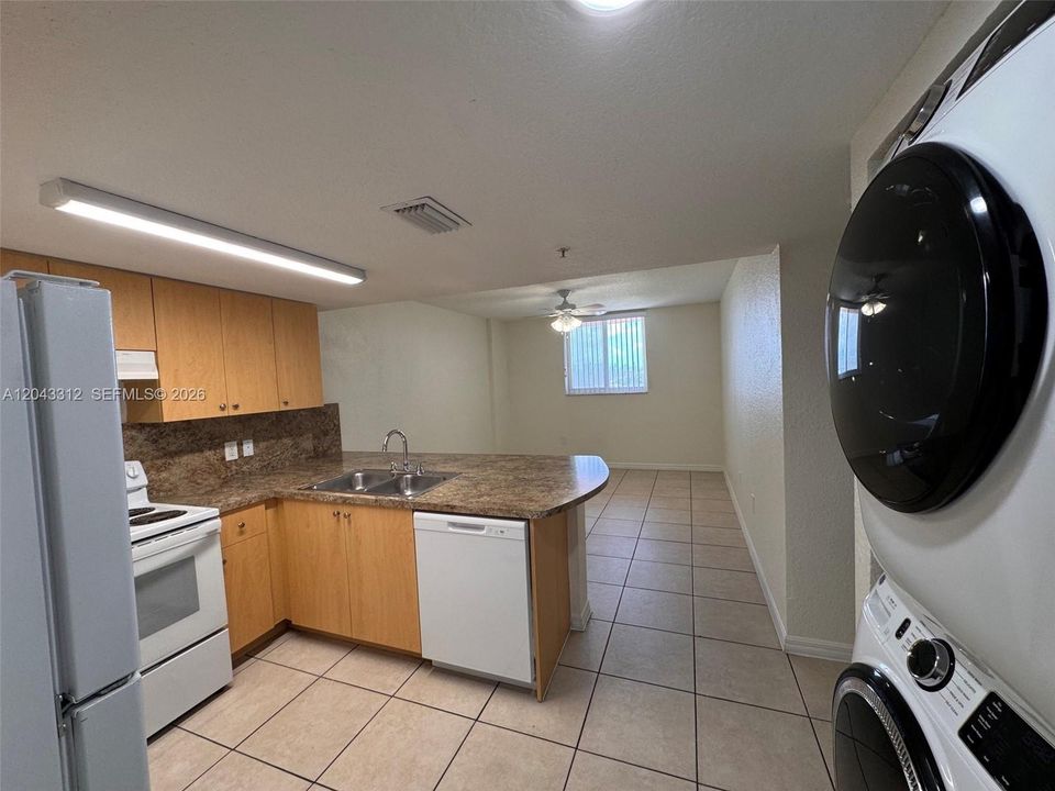 For Rent: $1,656 (2 beds, 2 baths, 784 Square Feet)