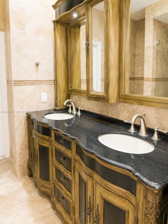 В аренду: $6,000 (4 спален, 3 ванн, 3773 Квадратных фут)