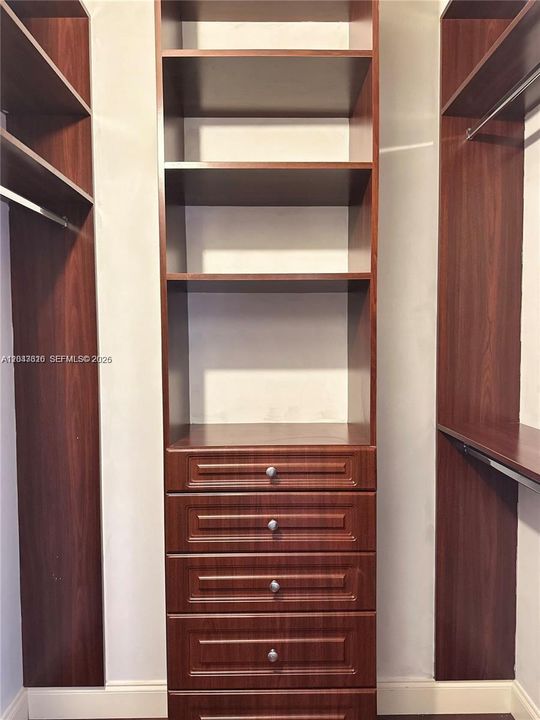 В аренду: $6,000 (4 спален, 3 ванн, 3773 Квадратных фут)