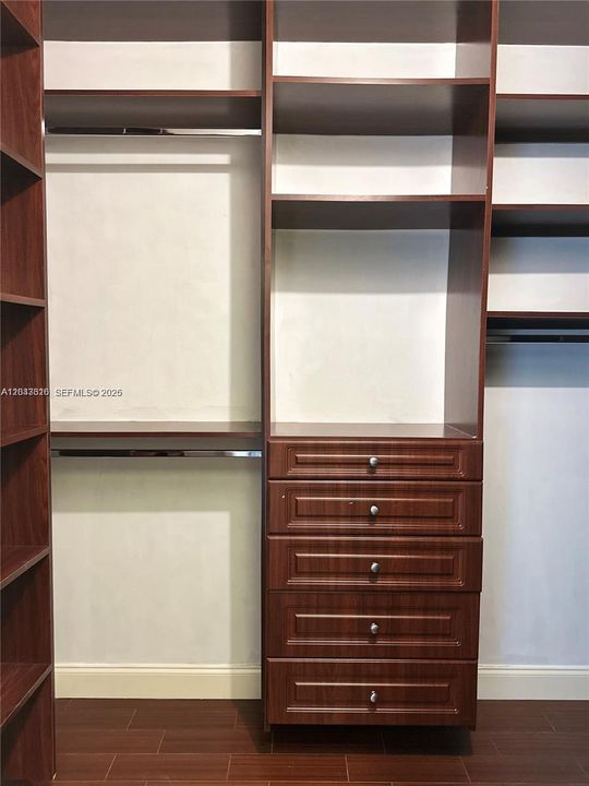 В аренду: $6,000 (4 спален, 3 ванн, 3773 Квадратных фут)