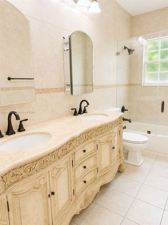 В аренду: $6,000 (4 спален, 3 ванн, 3773 Квадратных фут)
