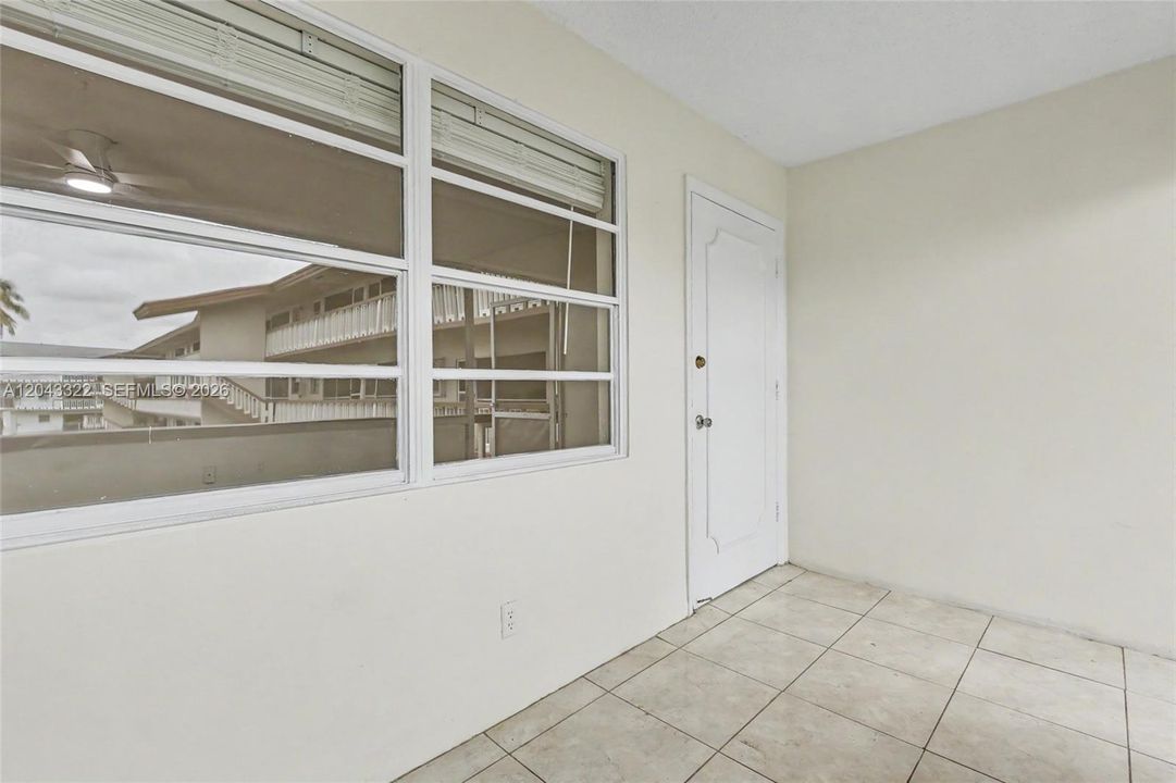 For Sale: $110,000 (2 beds, 2 baths, 968 Square Feet)