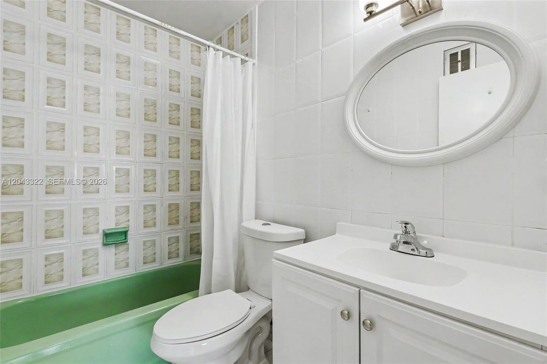 For Sale: $110,000 (2 beds, 2 baths, 968 Square Feet)
