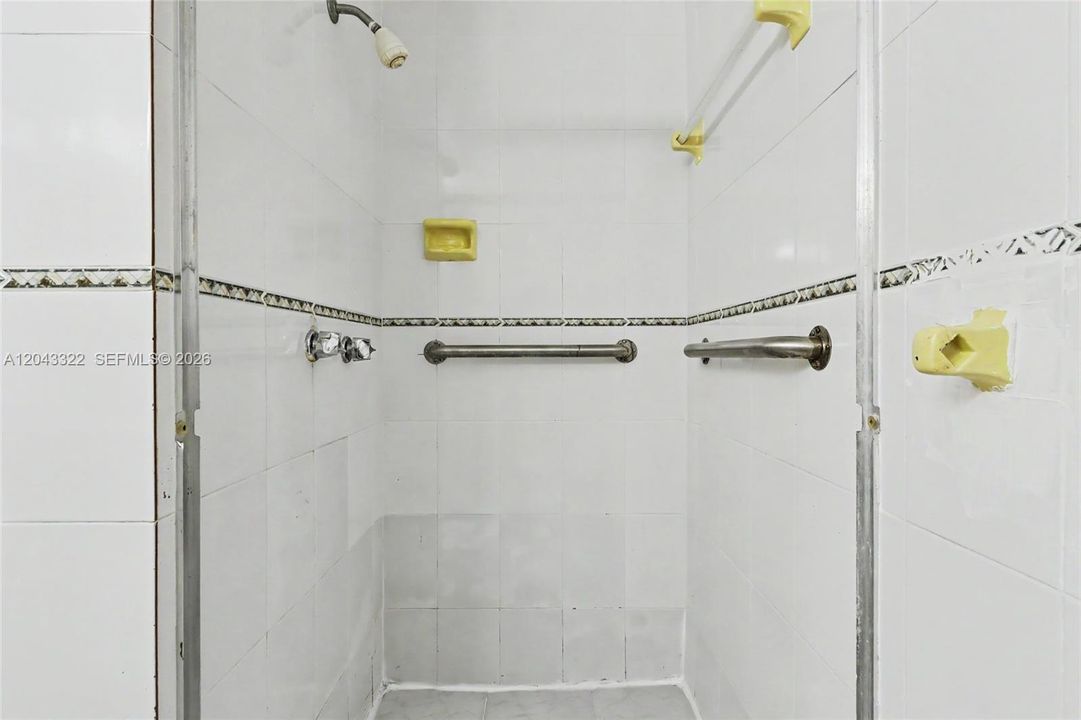 For Sale: $110,000 (2 beds, 2 baths, 968 Square Feet)