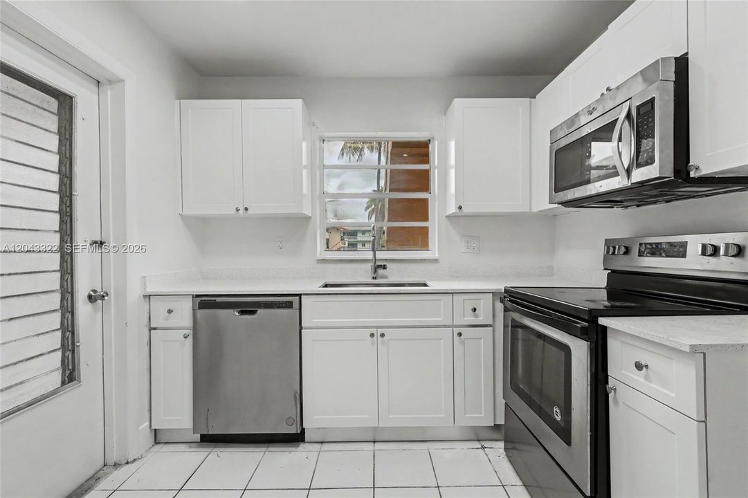 For Sale: $110,000 (2 beds, 2 baths, 968 Square Feet)