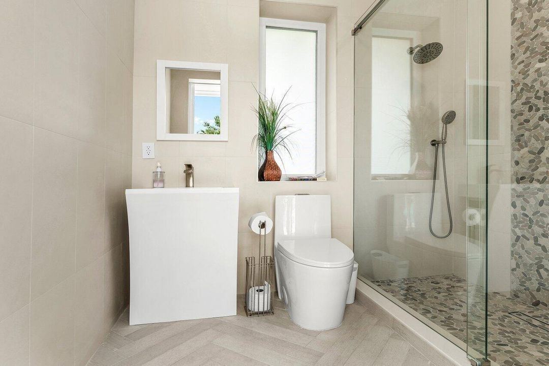 Guest bath 2