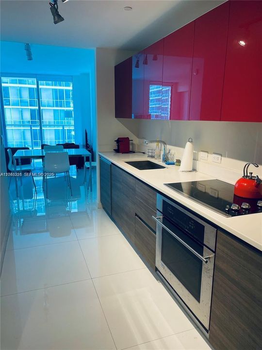 В аренду: $2,700 (0 спален, 1 ванн, 530 Квадратных фут)