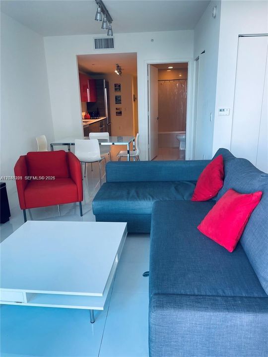 В аренду: $2,700 (0 спален, 1 ванн, 530 Квадратных фут)