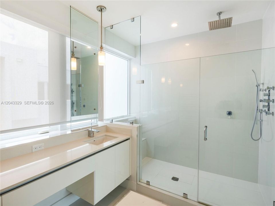 For Rent: $8,900 (3 beds, 3 baths, 2456 Square Feet)