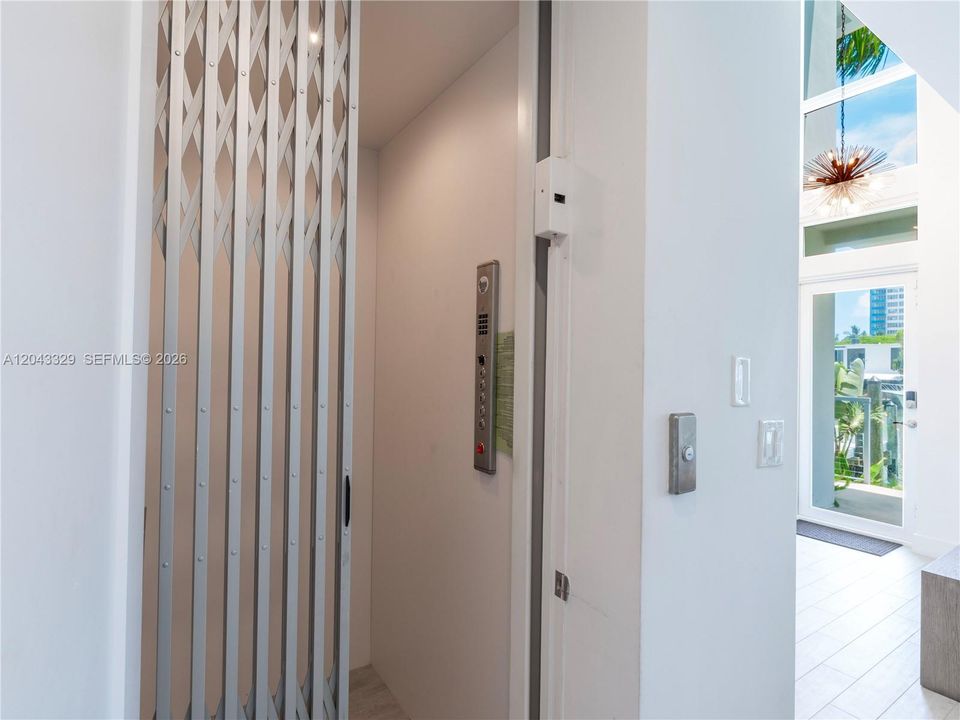 For Rent: $8,900 (3 beds, 3 baths, 2456 Square Feet)