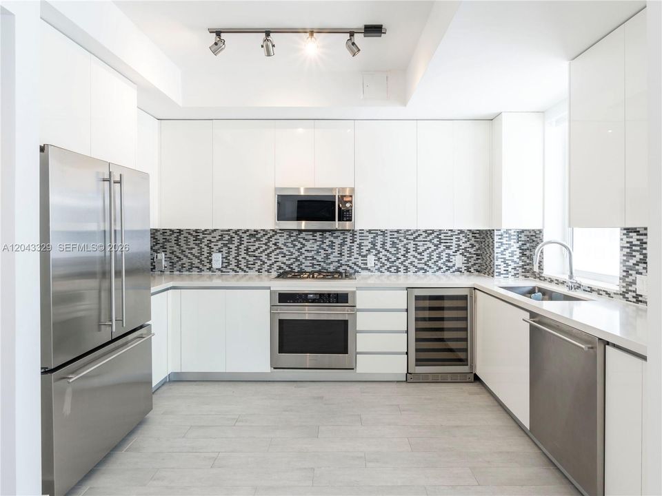 For Rent: $8,900 (3 beds, 3 baths, 2456 Square Feet)