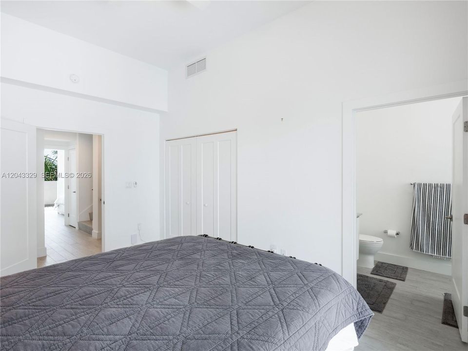 For Rent: $8,900 (3 beds, 3 baths, 2456 Square Feet)