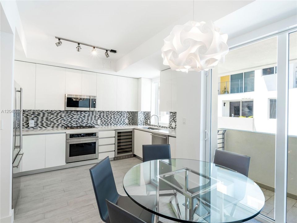 For Rent: $8,900 (3 beds, 3 baths, 2456 Square Feet)