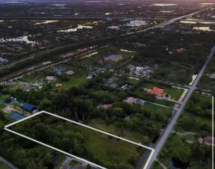 На продажу: $1,649,000 (2.24 acres)