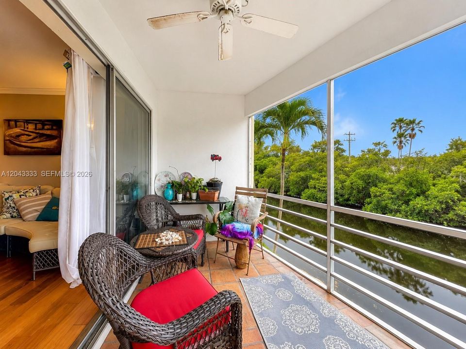 En Venta: $217,000 (2 camas, 1 baños, 900 Pies cuadrados)