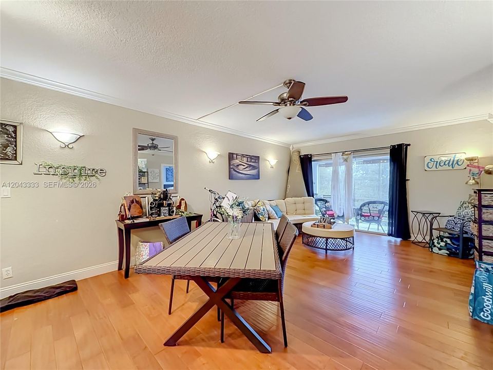 En Venta: $217,000 (2 camas, 1 baños, 900 Pies cuadrados)