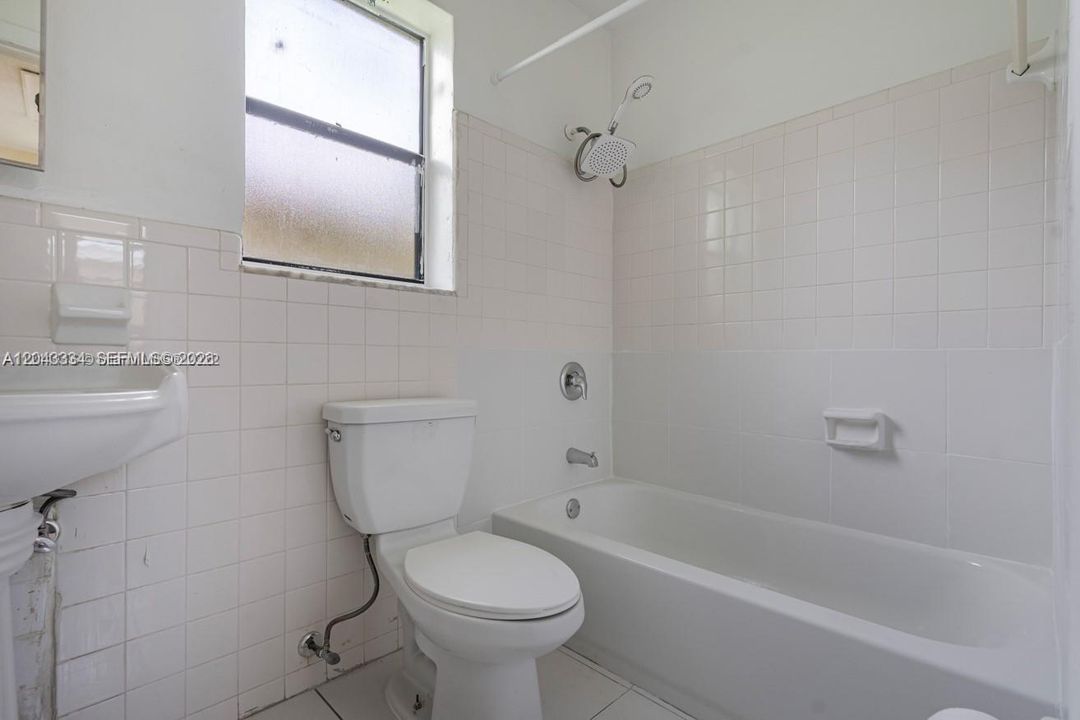 На продажу: $349,000 (2 спален, 1 ванн, 656 Квадратных фут)