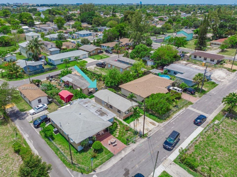 На продажу: $349,000 (2 спален, 1 ванн, 656 Квадратных фут)