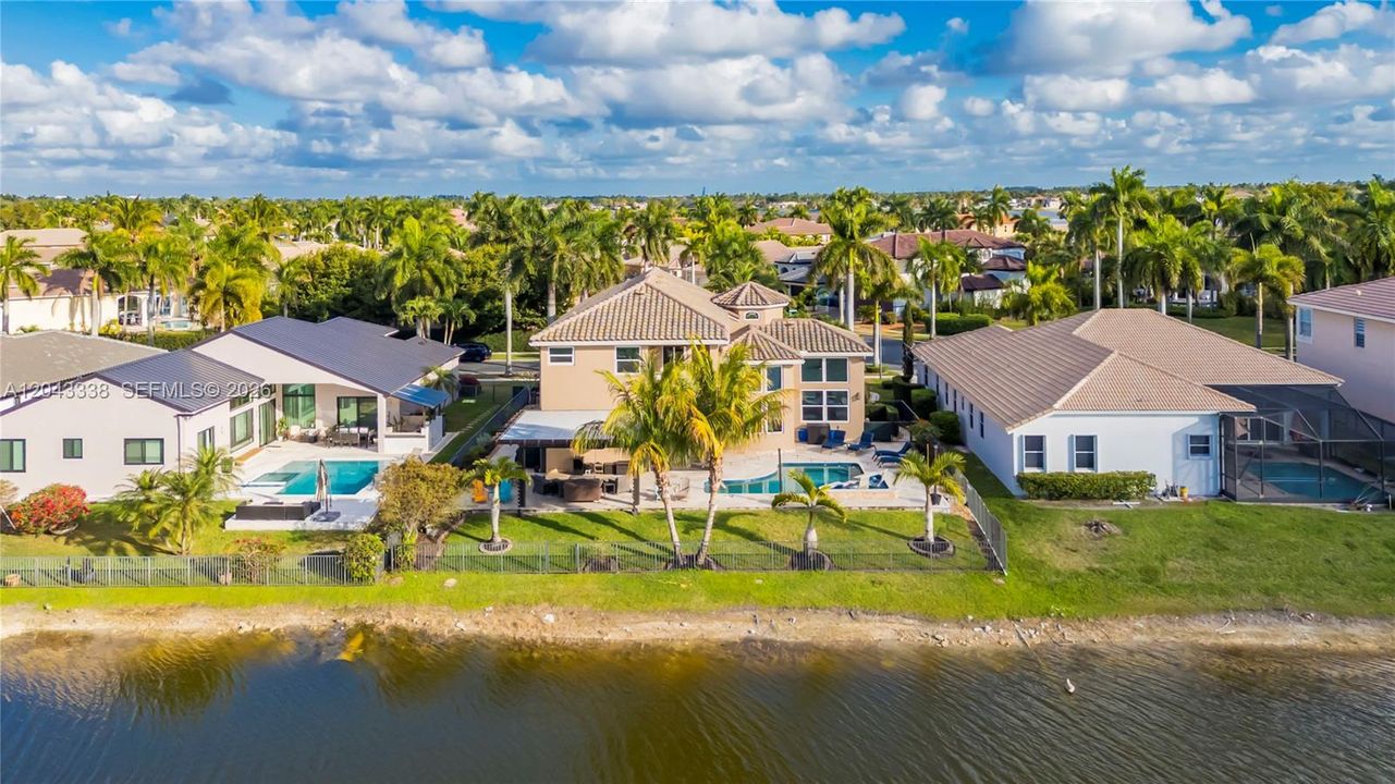 En Venta: $1,375,000 (5 camas, 4 baños, 3766 Pies cuadrados)